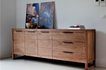 Modern masif yemek odası denildiğinde masif çam yemek odası,masif konsol ,masif kayın konsollar , masif ceviz mobilyalar ,son derece hesaplı ürünler ve son derece kaliteli mobilyalar son derece kullanışlı olmaktadır.